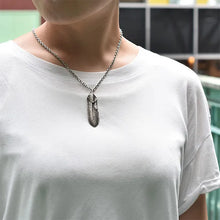 將圖片載入圖庫檢視器 Feather Heart Left Facing Pendant
