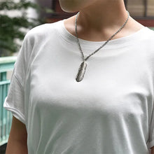 將圖片載入圖庫檢視器 Feather Right Facing Pendant, Large