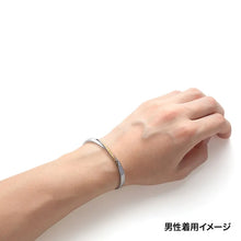 將圖片載入圖庫檢視器 Arabesque 24K Gold Plated Twisted Bangle