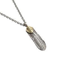 將圖片載入圖庫檢視器 Pre Order - Feather Right Facing Pendant with 18K Gold Heart