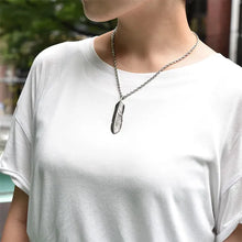 將圖片載入圖庫檢視器 Feather Left Facing Pendant, Large