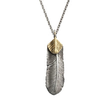 將圖片載入圖庫檢視器 Pre Order - Feather Right Facing Pendant with 18K Gold Heart
