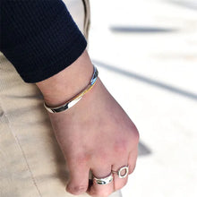 將圖片載入圖庫檢視器 Arabesque 24K Gold Plated Twisted Bangle