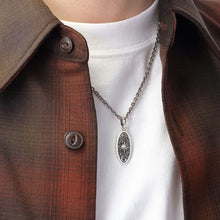 將圖片載入圖庫檢視器 Sun Symbol and Arabesque Oval Pendant