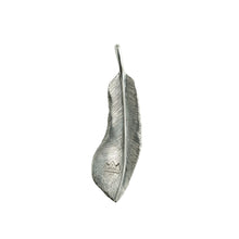 將圖片載入圖庫檢視器 Covert Feather Left Facing Pendant, Large