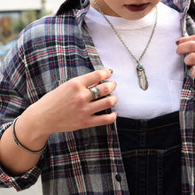 將圖片載入圖庫檢視器 Feather Turquoise Right Facing Pendant