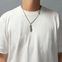 將圖片載入圖庫檢視器 Feather Left Facing Pendant