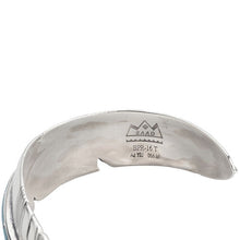 將圖片載入圖庫檢視器 SAAD Premium Feather Turquoise Channel Inlay Bangle