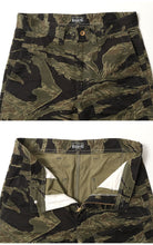 Load image into Gallery viewer, EIGHT'G JOHN WAYNE TIGER SHORT PANTS
