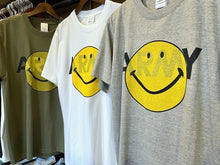 將圖片載入圖庫檢視器 ANTI-WAR PRINT TEE (ARMY SMILEY FACE)
