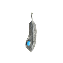 將圖片載入圖庫檢視器 Covert Feather Sleeping Beauty Turquoise Right Facing Pendant, Small
