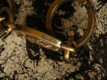 將圖片載入圖庫檢視器 Mary Medal Key Holder
