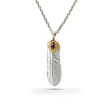 將圖片載入圖庫檢視器 Feather Natural Silver Color Left Facing Pendant with Garnet and 24K Gold Plated Heart
