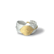 將圖片載入圖庫檢視器 Feather Natural Silver Color Ring with 24K Gold Plated Heart
