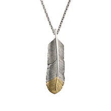 將圖片載入圖庫檢視器 Pre Order - Feather Right Facing Pendant with 18K Gold Tip
