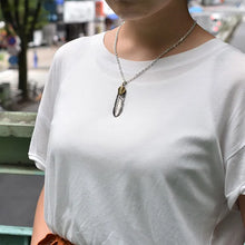 將圖片載入圖庫檢視器 Pre Order - Feather Left Facing Pendant with 18K Gold Heart
