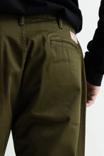 將圖片載入圖庫檢視器 BIG JOHN M803E(47) CLASSIC TROUSER CHINO - ARMY GREEN
