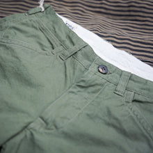 Load image into Gallery viewer, UES DUCK SHORTS - OLIVE
