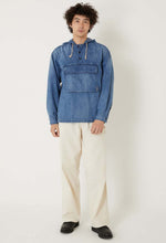 將圖片載入圖庫檢視器 BLUE BLUE WOVEN SELVAGE LIGHT DENIM BIG POCKET PULL PARKA
