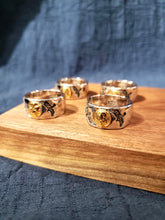 將圖片載入圖庫檢視器 24K Gold Plated Native American Motif Ring with Oxidized Eagles
