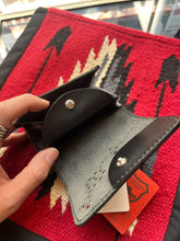 將圖片載入圖庫檢視器 TOCHIGI LEATHER BIFOLD WALLET

