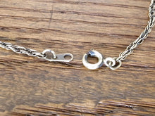 將圖片載入圖庫檢視器 BRASS MARIA LOCKET NECKLACE
