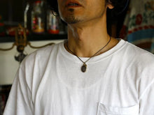 將圖片載入圖庫檢視器 BRASS MARIA LOCKET NECKLACE
