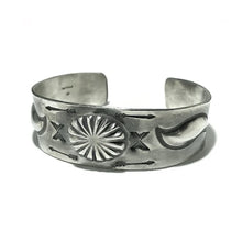 Load image into Gallery viewer, NAVAJO NATIVE SILVER 925 BANGLE
