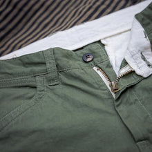 Load image into Gallery viewer, UES DUCK SHORTS - OLIVE
