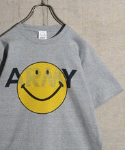 Load image into Gallery viewer, ANTI-WAR PRINT TEE (ARMY SMILEY FACE)
