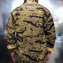 Load image into Gallery viewer, MILITARY TIGER CAMO JACKET - CRAFTMAN
