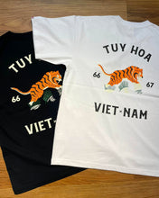 將圖片載入圖庫檢視器 HOUSTON VIETNAM PRINT TEE
